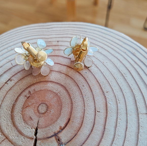 Japanese sakura cherry blossom clip on earring - Picture 4 of 6